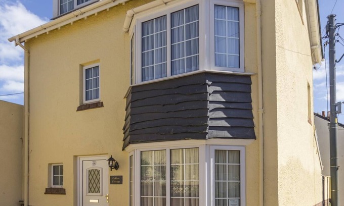 Sidmouth Cottage | Golden Cottage - Town Centre, near Beach with Free Parking and WiFi