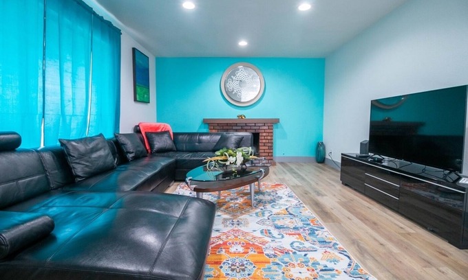 Chinatown House | Golden Modern 4 Bedroom House