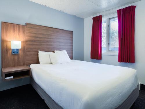 College Hotel | Golden North Inn