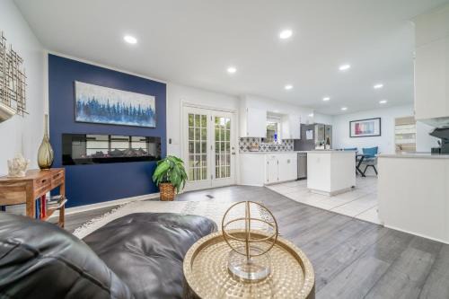 Hot Springs House | Golden Racehorse - Luxury Mid-Century Modern