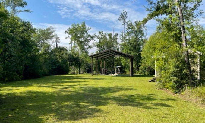 Clarksville RV Rental | Golden Retreat at Bear Creek
