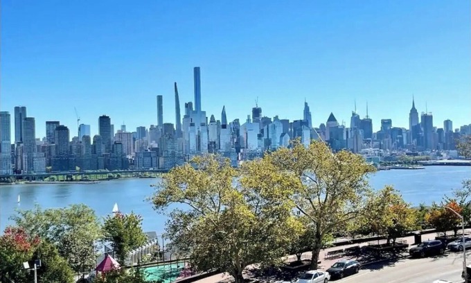 West New York Apartment | Golden Skyline: Apt w/free Parking 15 Min to NYC