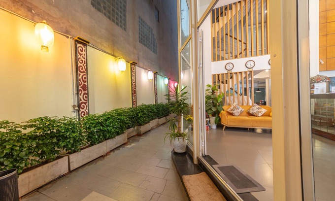 Hang Trong Hotel | Golden Sunshine Villa Hotel and Travel