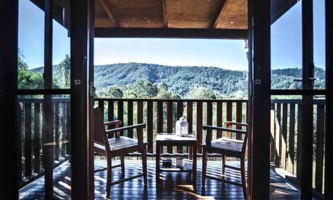 Moreton Bay Region Cottage | Golden Wattle Eco Luxury Cottage