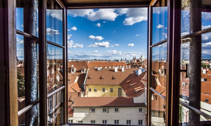 Hradcany Hotel | Golden Well Hotel
