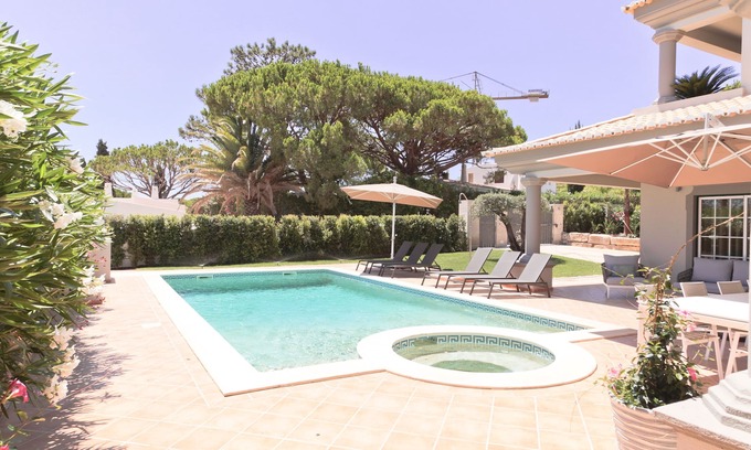 Vale do Garrao Villa | Golf and Beach Villa in Algarve, Portugal