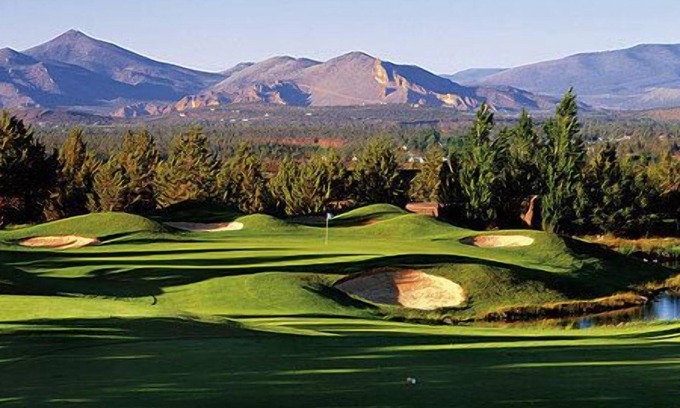 Redmond Condo | Golf and Outdoor Getaway!