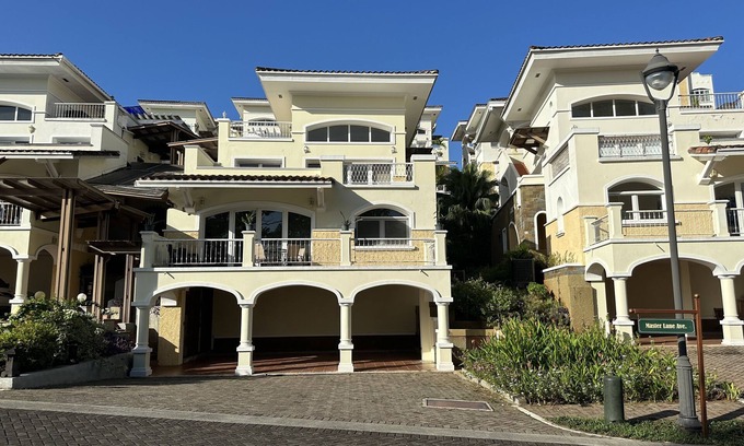 Rousseau Apartment | Golf Course