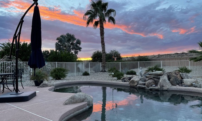 Surprise House | GOLF EVERY DAY & ENJOY OUR SPARKLING POOL IN PRIVATE BACK YARD