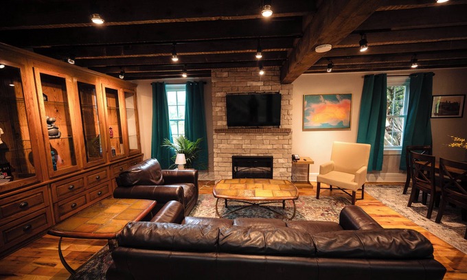 Shawnee On Delaware House | Golf & Nature Retreat | Picturesque Stay for Outdoor Enthusiasts