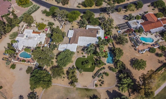 Paradise Valley Village House | GOLF PROPRTY