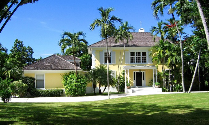 Lyford Cay Villa | Golfcourse home in Lyford Cay