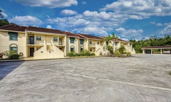 Deep Creek Condo | Golfer and sun lover’s Punta Gorda vacation retreat, 2 beds, 2 baths