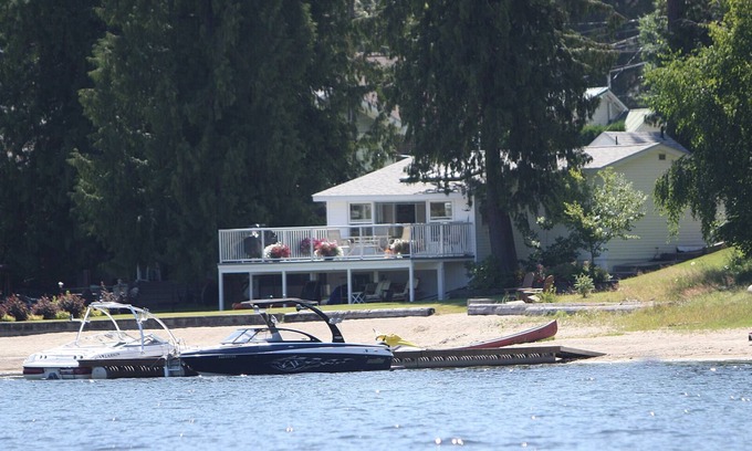 Christina Lake House | *GOLFERS - PRIME WATERFRONT CABIN, SANDY BEACH - CHRISTINA LAKE, BC!