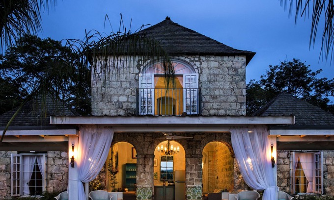 Windsor Villa | Good Hope Coach House, historic cut stone house with modern amenities