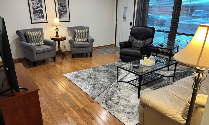 Lincoln House | "Good Life Getaway–3BR/3BA home in central Lincoln! Park, game room & bar!"