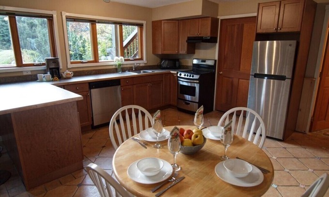 Rossland Apartment | Good value, 2 Minutes drive to Red Resort!