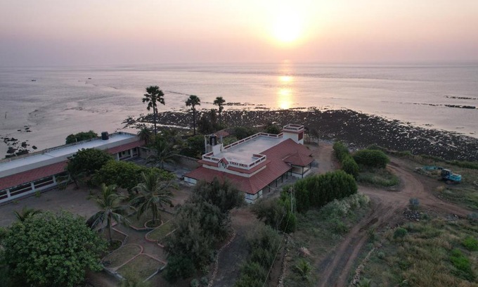 Talaja Hotel | Gopnath Bungalow - A sea view Hotel in Gopnath Beach