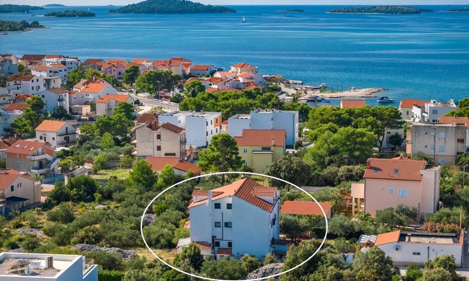 Brodarica Apartment | Goranka Apartment - three bedroom apartment with a balcony