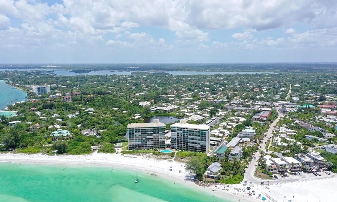 Siesta Key Village Apartment | Gorgeous 2-bedroom penthouse apartment in wonderful Siesta Key