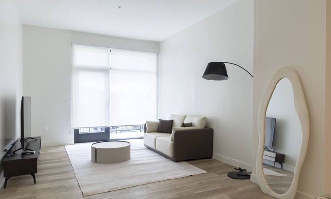 Koreatown Apartment | Gorgeous 2B2BA w/Balcony ID244