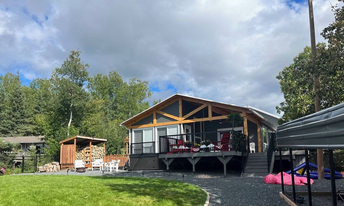 Manitoba Cottage | Gorgeous 3 bedroom retreat in Poplar Bay amid a 4 season playground