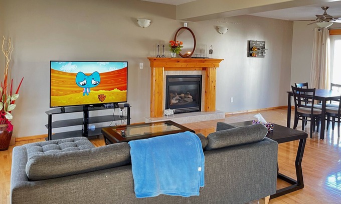 Blackfalds House | Gorgeous 3bd 2.5 bath Blackfalds home