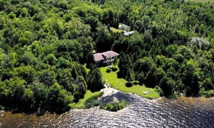 Gannon Village Cottage | Gorgeous 4 Bdm Cottage On Over 2 Acres Of Waterfront with Amazing Sunsets