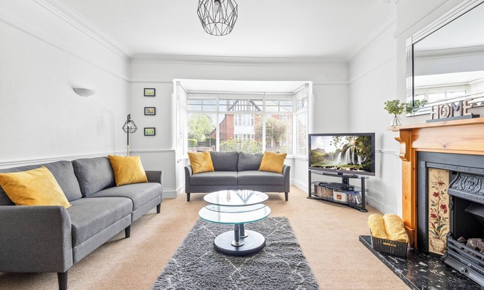 Oadby House | Gorgeous 5 bed period home in a superb location for convenience.