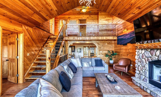 Mineral Bluff Cabin | 🌟Gorgeous 6BR Cabin w/Spa, Firepit & Mountain View ⛰