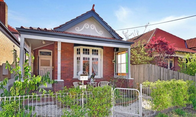 Naremburn House | Gorgeous and charming Naremburn cottage with free parking