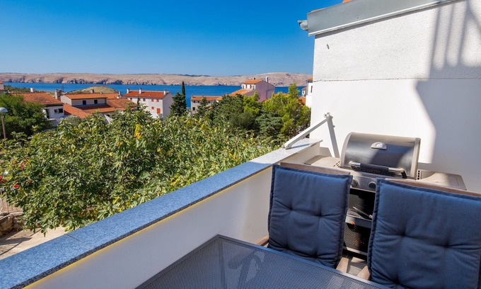 Stinica Apartment | Gorgeous apartment in Stinica with WiFi