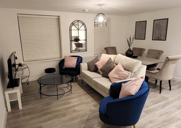 East End Apartment | Gorgeous Apartment in the Town by AP Management.
