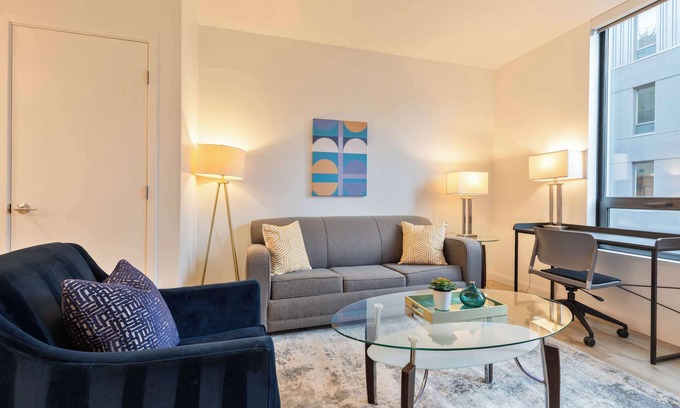 West Fens Apartment | Gorgeous Apt with Kitchen and Lounge