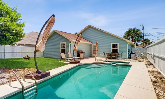 Holiday Beach House | Gorgeous coastal home with private pool, backyard and close to beach