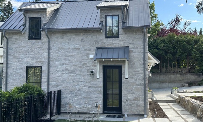 West Vancouver Cottage | Gorgeous Cottage retreat only steps to trails, beaches and local shops.