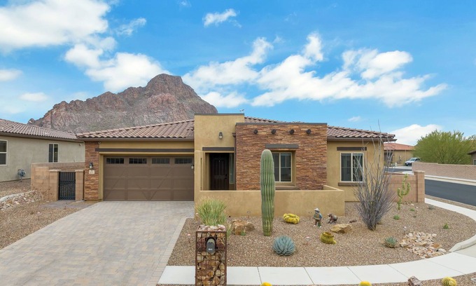 Tucson Estates House | Gorgeous custom home with spa, heated pool, outdoor kitchen and game room!