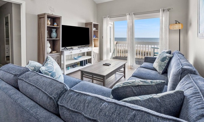 Ash Condo | Gorgeous deluxe condo w/pool, balcony - in popular Ocean Drive - quick walk to shops, eateries