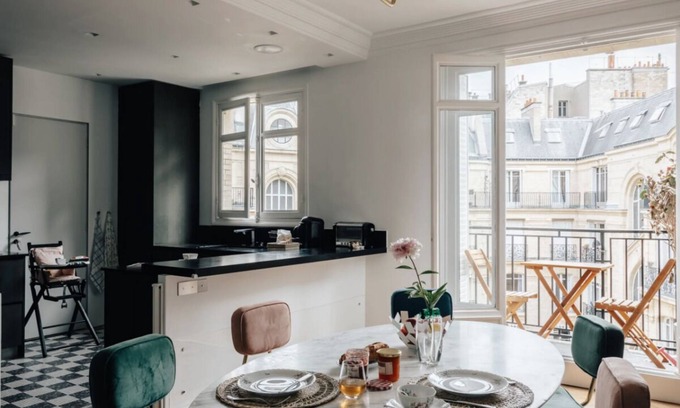 Porte-Dauphine Apartment | Gorgeous Eiffel Tower/Champs Elysées