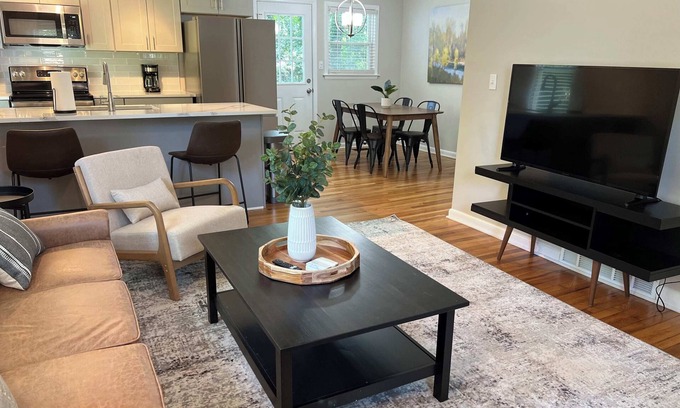 Southwest Raleigh House | Gorgeous Fenced in Pet Friendly 3 BDRM DT Raleigh