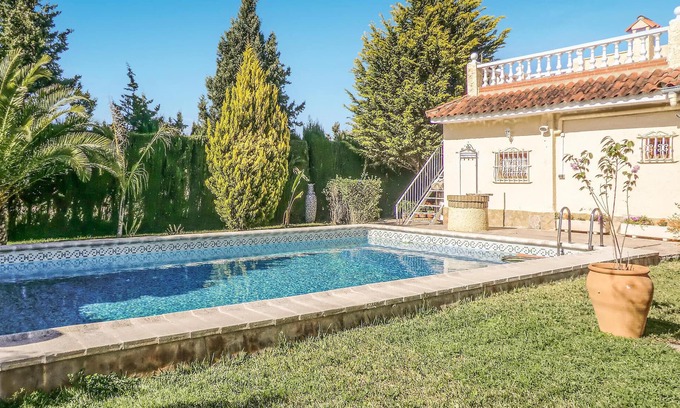 La Pobla de Vallbona House | Gorgeous home in Urbanización La Sima