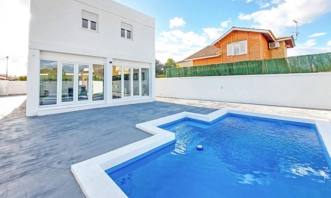 Riba-roja de Turia House | Gorgeous home in Riba-Roja de Turia
