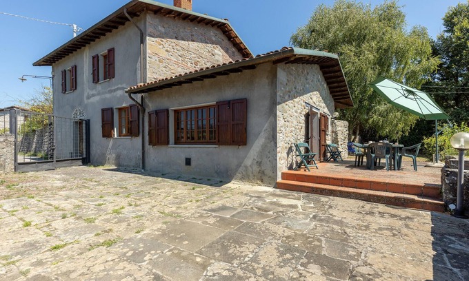 Villa Collemandina House | Gorgeous home in Villa Collemandina