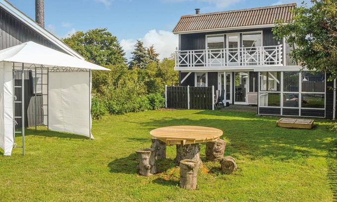 Bork Havn House | Gorgeous home in Hemmet with kitchen