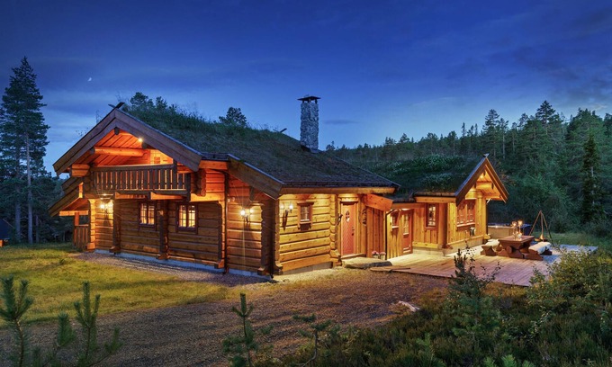 Flesberg House | Gorgeous home in Lampeland with kitchen