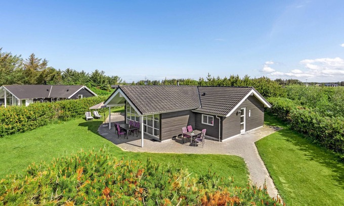 Nr. Lyngby Strand House | Gorgeous home in Løkken with kitchen