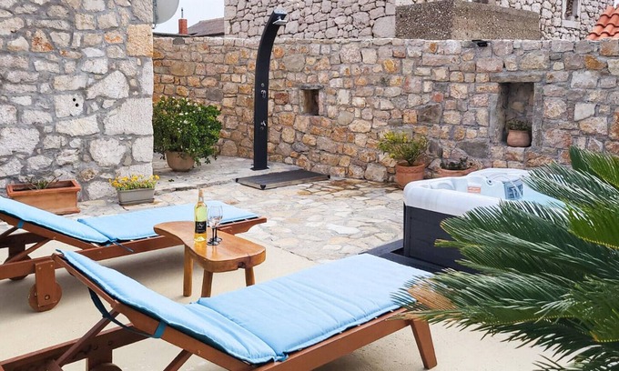 Vinjerac House | Gorgeous home in Vinjerac