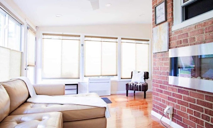 Northeast House | ✶ GORGEOUS HOME TUCKED AWAY IN GREENER PART OF TOWN ✶ TRANSIT-FRIENDLY !