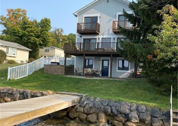 Rushville Villa | Gorgeous Lake Front House with Dock, 9 Bedroom & 4 Bathrooms