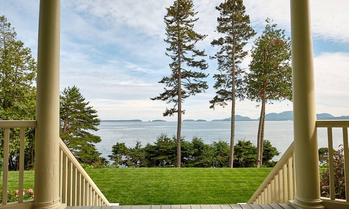 Hancock Point House | GORGEOUS LARGE HOME on OCEAN close to ACADIA NATL PARK and SCHOODIC